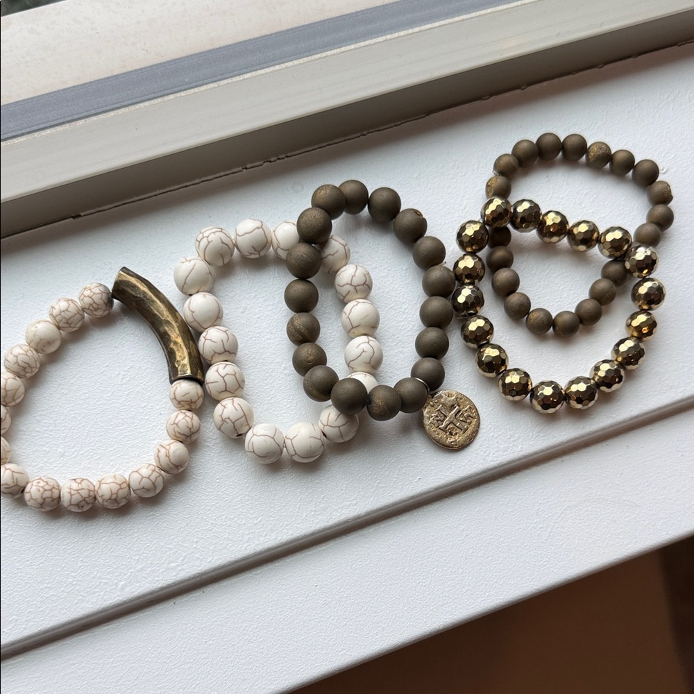 Set of 5 Beaded Stretch Bracelets - White Marble & Antiqued Gold Bombshell Beads
